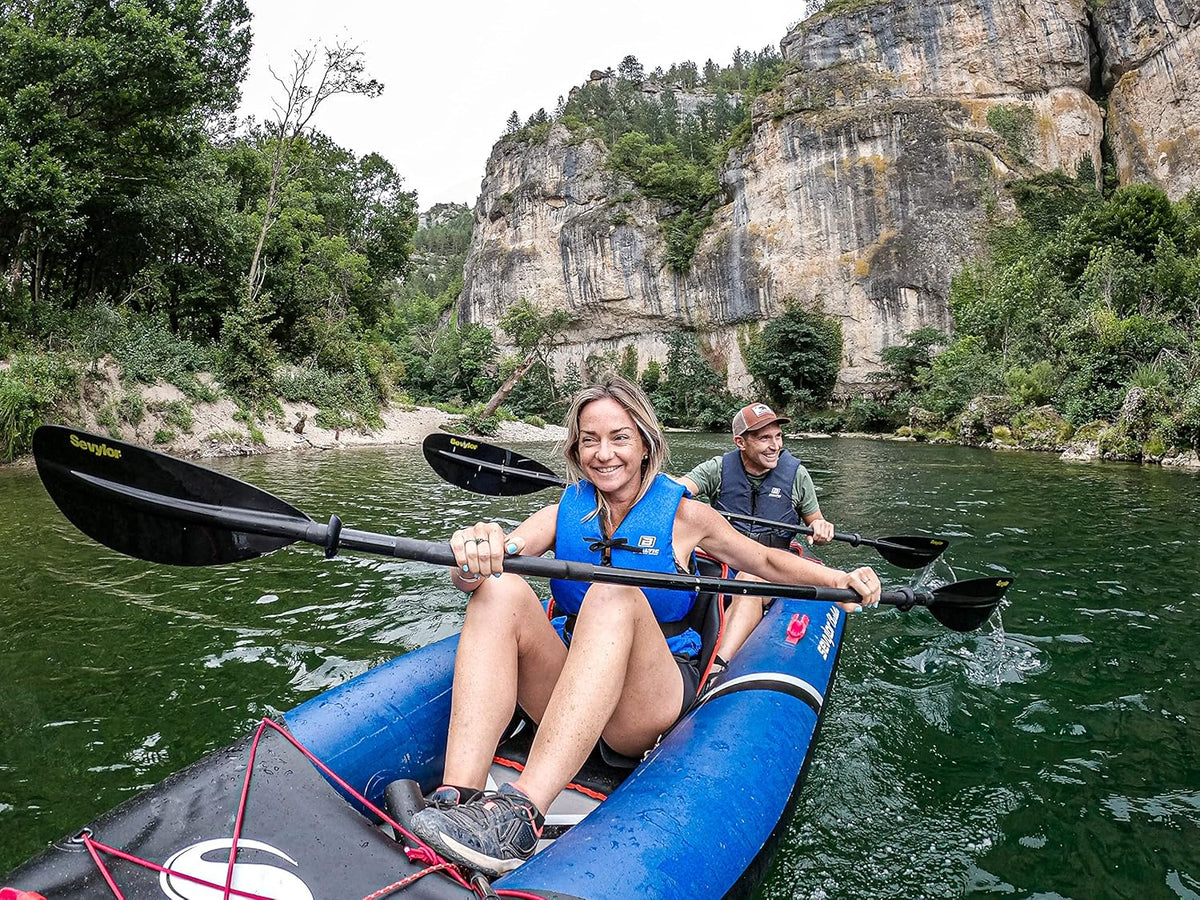 Sevylor Charleston Kayak dla 2 osób, dno High Pressure DropStitch, wytrzymały kajak ze wzmocnionego PCW, łącznie z Dry Pack, manometrem i zdejmowaną płetwą, obciążenie do 196 kg
