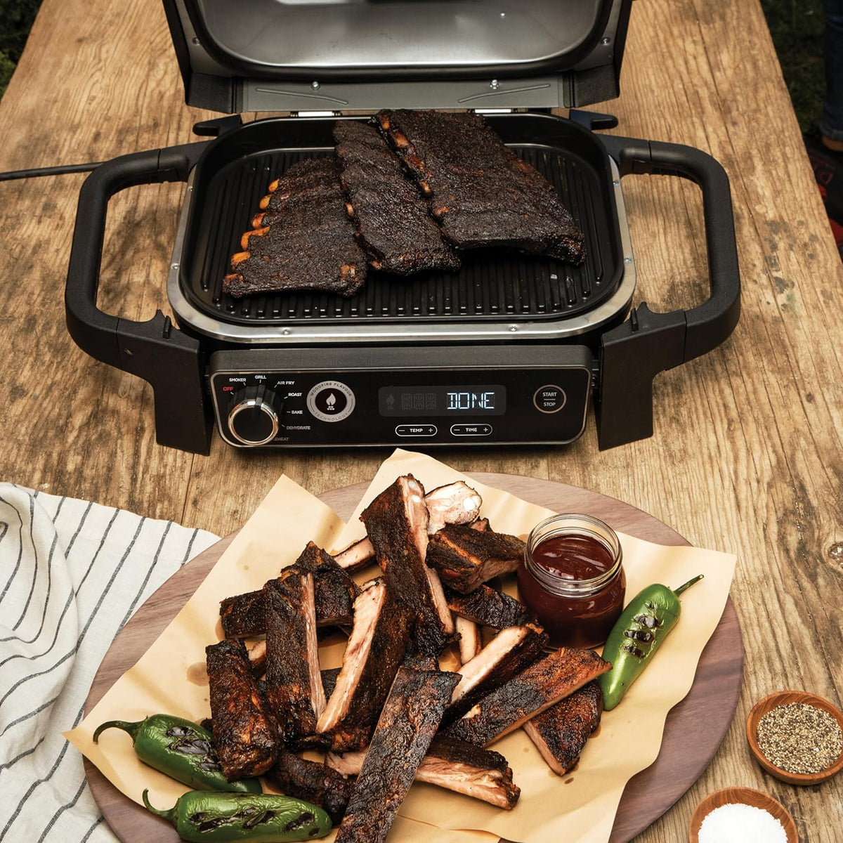 Ninja Woodfire Pro Connect XL Grill elektryczny, wędzarnia i frytkownica 7 w 1, sterowany za pomocą aplikacji, termometr cyfrowy z sondą, opalany pelletem drzewnym, wodoodporny, czarny, OG901EU