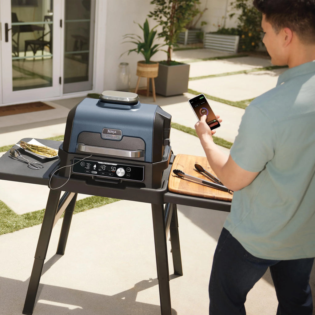 Ninja Woodfire Pro Connect XL Grill elektryczny, wędzarnia i frytkownica 7 w 1, sterowany za pomocą aplikacji, termometr cyfrowy z sondą, opalany pelletem drzewnym, wodoodporny, czarny, OG901EU