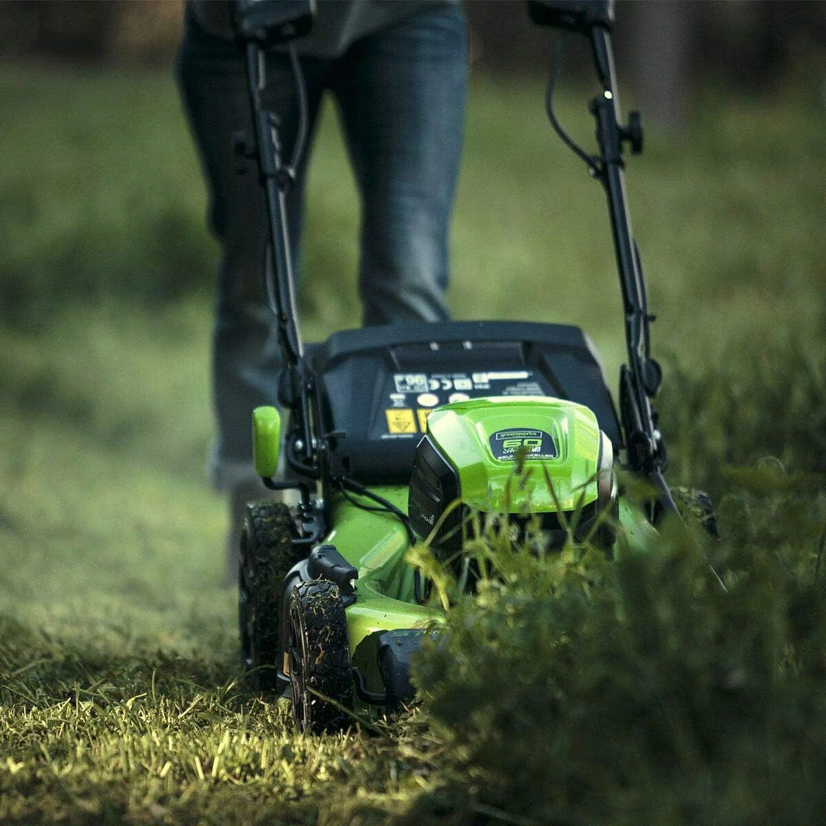 Kosiarka akumulatorowa Greenworks GD60LM46SP (Li-Ion 60V 46cm szerokość cięcia 3w1 Kosiarka Mulching Boczny wyrzut 55L taca na pickup wysokość cięcia 25 do 80 mm bez baterii i ładowarki)