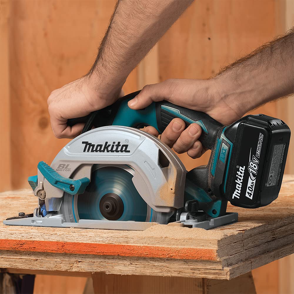 Makita DHS680RMJ ręczna piła tarczowa 57 mm, 18 V, 4,0 Ah, 2 baterie i ładowarka w walizce Makpac