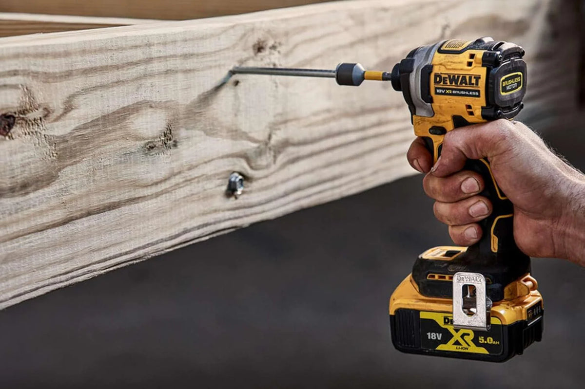 DeWalt Impacto compacto sin escobillas XR 18V 1/4 205Nm con 2 baterie Li-Ion 5Ah y maletín TSTAK, DCF850P2T-QW