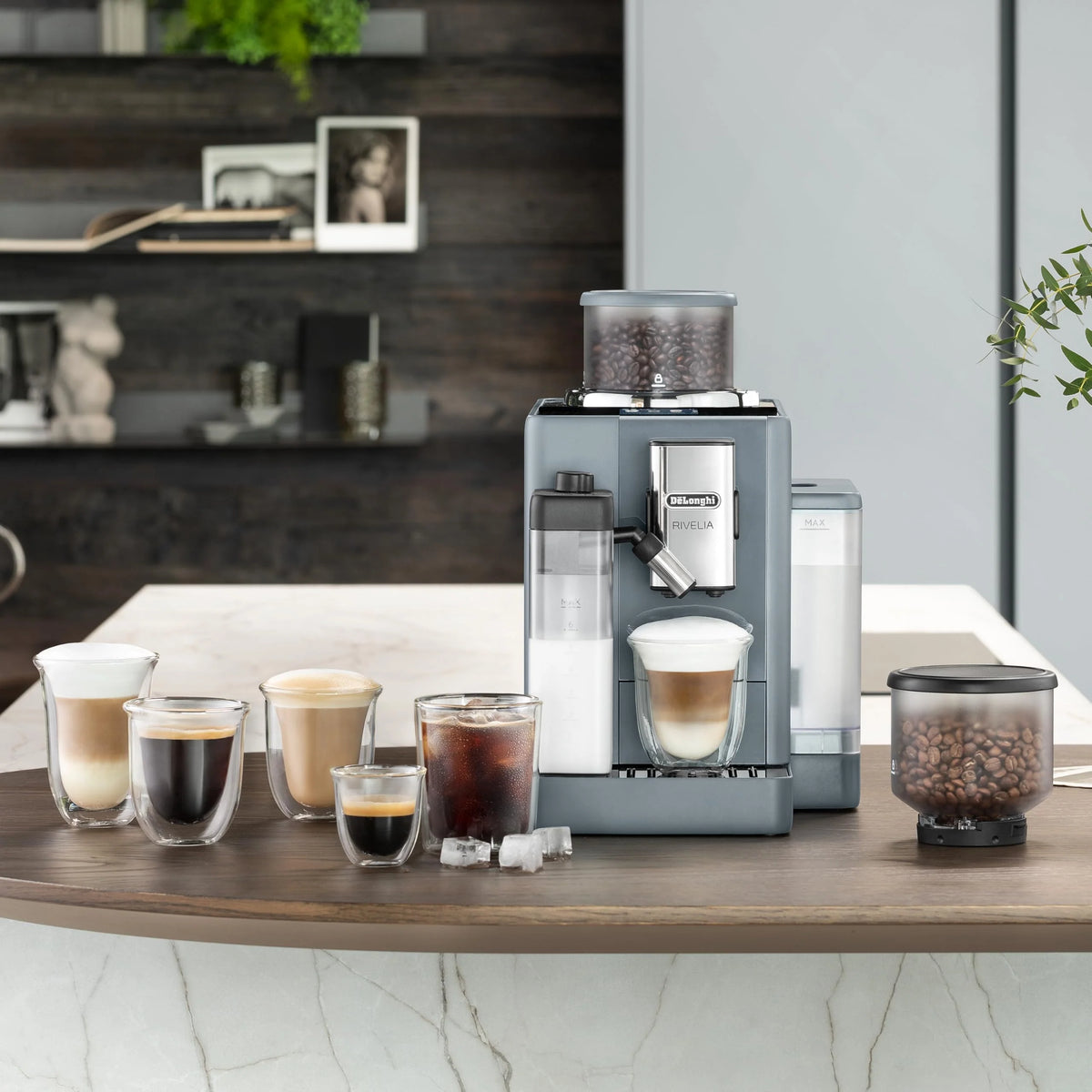 De'Longhi Rivelia EXAM440.55.G, superautomatyczny ekspres do kawy z LatteCrema Hot, automatyczny spieniacz do mleka, kompaktowy rozmiar, 16 przepisów, kolorowy ekran dotykowy, szary