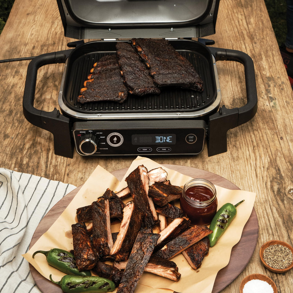 Ninja Woodfire Pro Connect XL Grill elektryczny, wędzarnia i frytkownica 7 w 1, sterowany za pomocą aplikacji, termometr cyfrowy z sondą, opalany pelletem drzewnym, wodoodporny, czarny, OG901EU