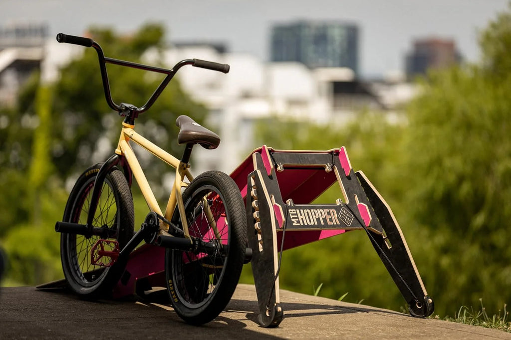 MTB Hopper Street Przenośna Rampa z Lekką Konstrukcją Zaprojektowana dla BMX Dirt/Street – Rampa do Skoków dla Deskorolek i Hulajnóg do Użycia na Ulicach do Eksploracji Miejskiej