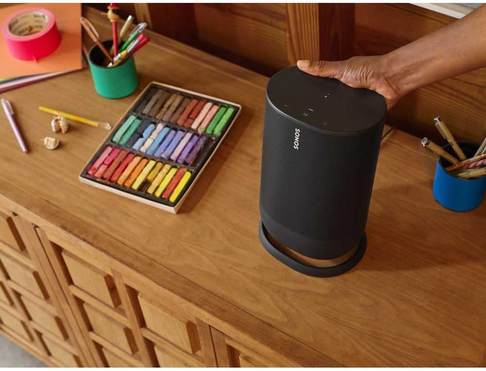 Sonos Move, Dzięki temu potężnemu, wytrzymałemu i wszechstronnemu inteligentnemu głośnikowi możesz cieszyć się odważnym dźwiękiem, który Cię poruszy i podąży za Tobą. (Czarny)