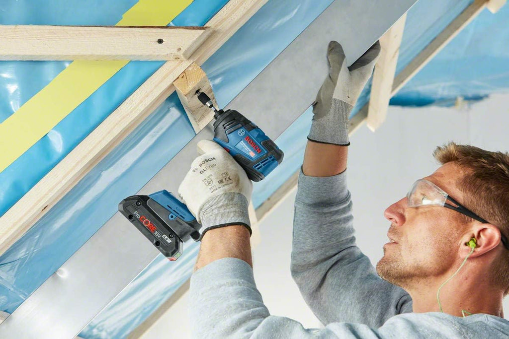 Bosch Professional system 18V: akumulatorowy klucz udarowy GDR 18V-200 (2 akumulatory GBA 18V 4.0Ah, szybka ładowarka GAL 18V-40, walizka L-Case)