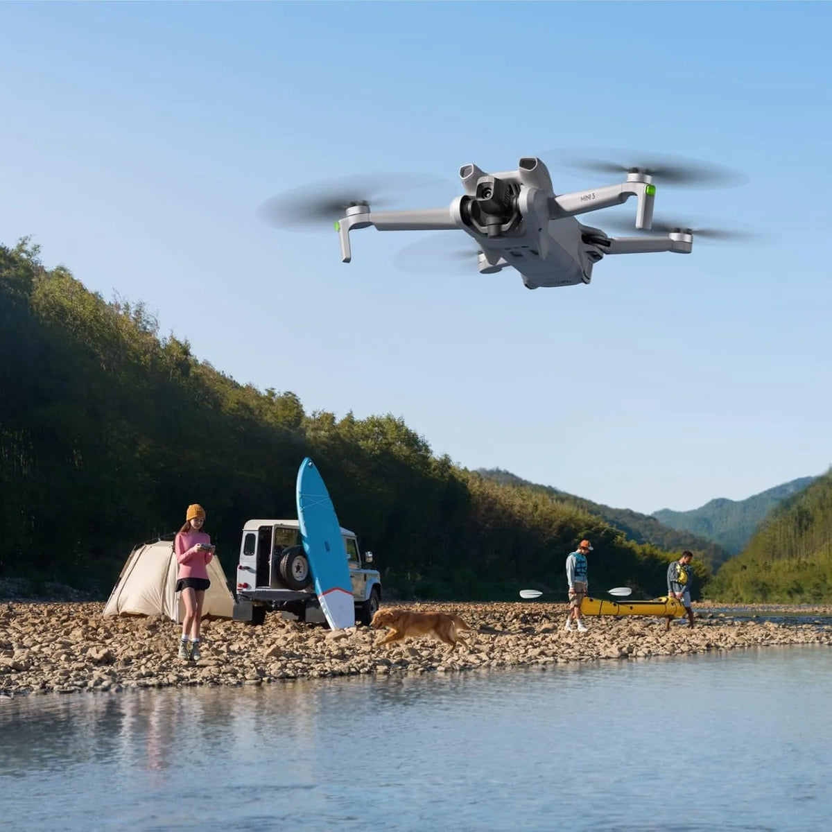 DJI Mini 3 Fly More Combo(DJI RC) Lekki i Składany Dron z Minikamerą z Opcją Nagrywania Wideo w Jakości 4K HDR, 38-Minutowym Czasem Lotu, True Vertical Shooting i Inteligentnymi Funkcjami, C0