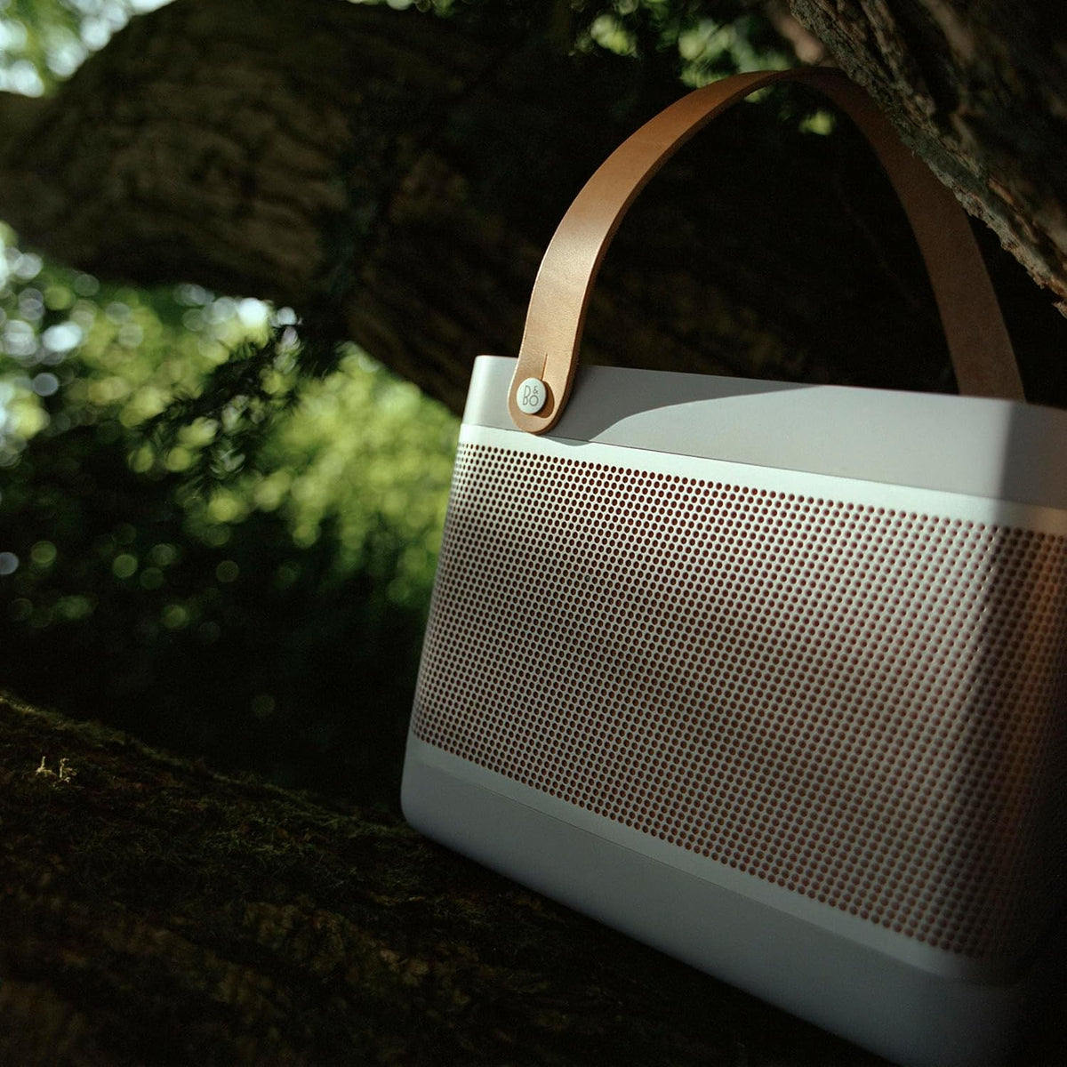 Bang & Olufsen Beolit 20 Przenośny głośnik z bluetooth, z ładowaniem bezprzewodowym, głośny dźwięk 360 stopni, głośnik do domu i na zewnątrz, ładowarka Qi do telefonu - Grey Mist