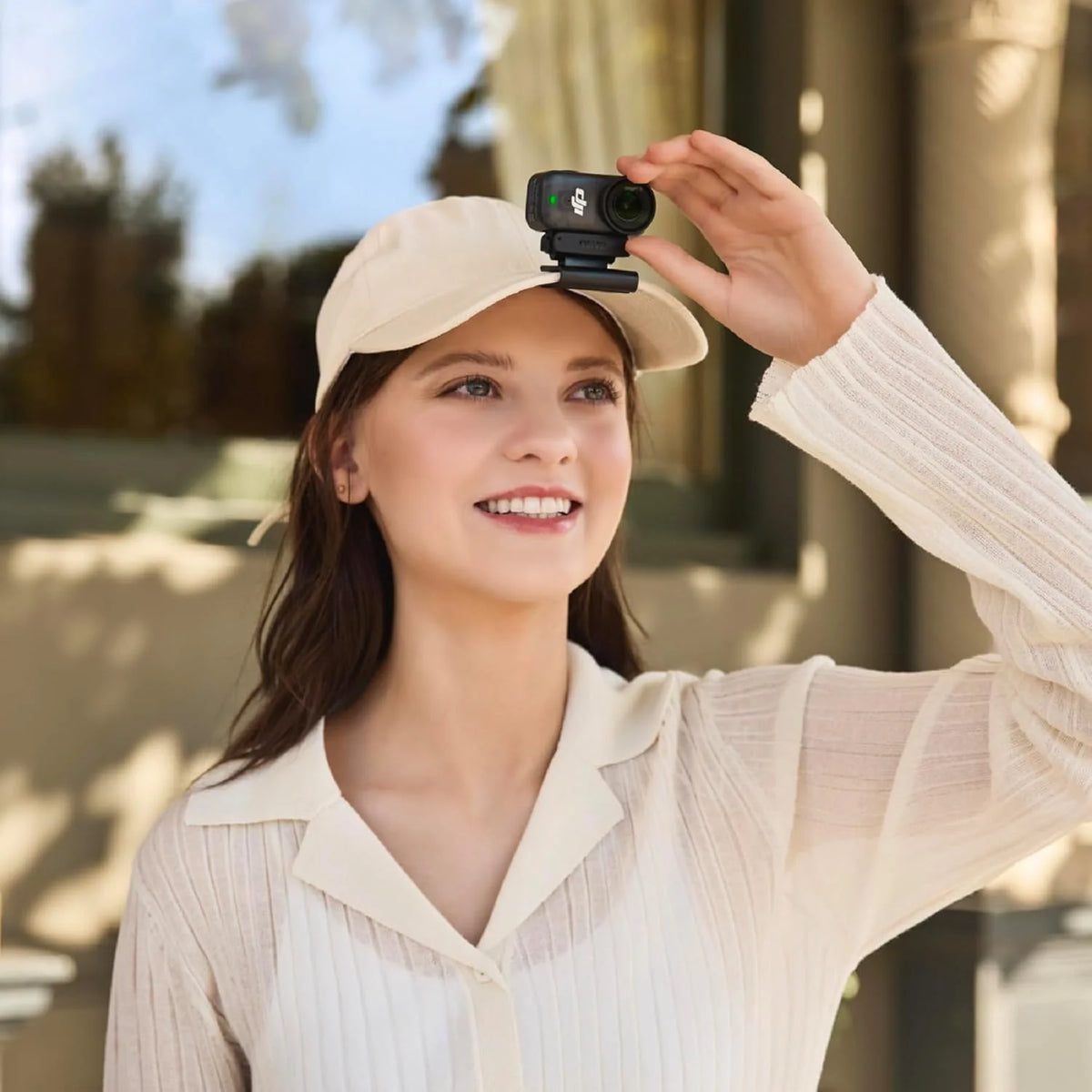 DJI Osmo 360 Essential Combo, kamera 360 z 1-calowym obrazowaniem 360°, natywne wideo 8K 360°, zestaw z niewidocznym selfie stickiem 1,2 m, wydłużony czas pracy z 2 akumulatorami