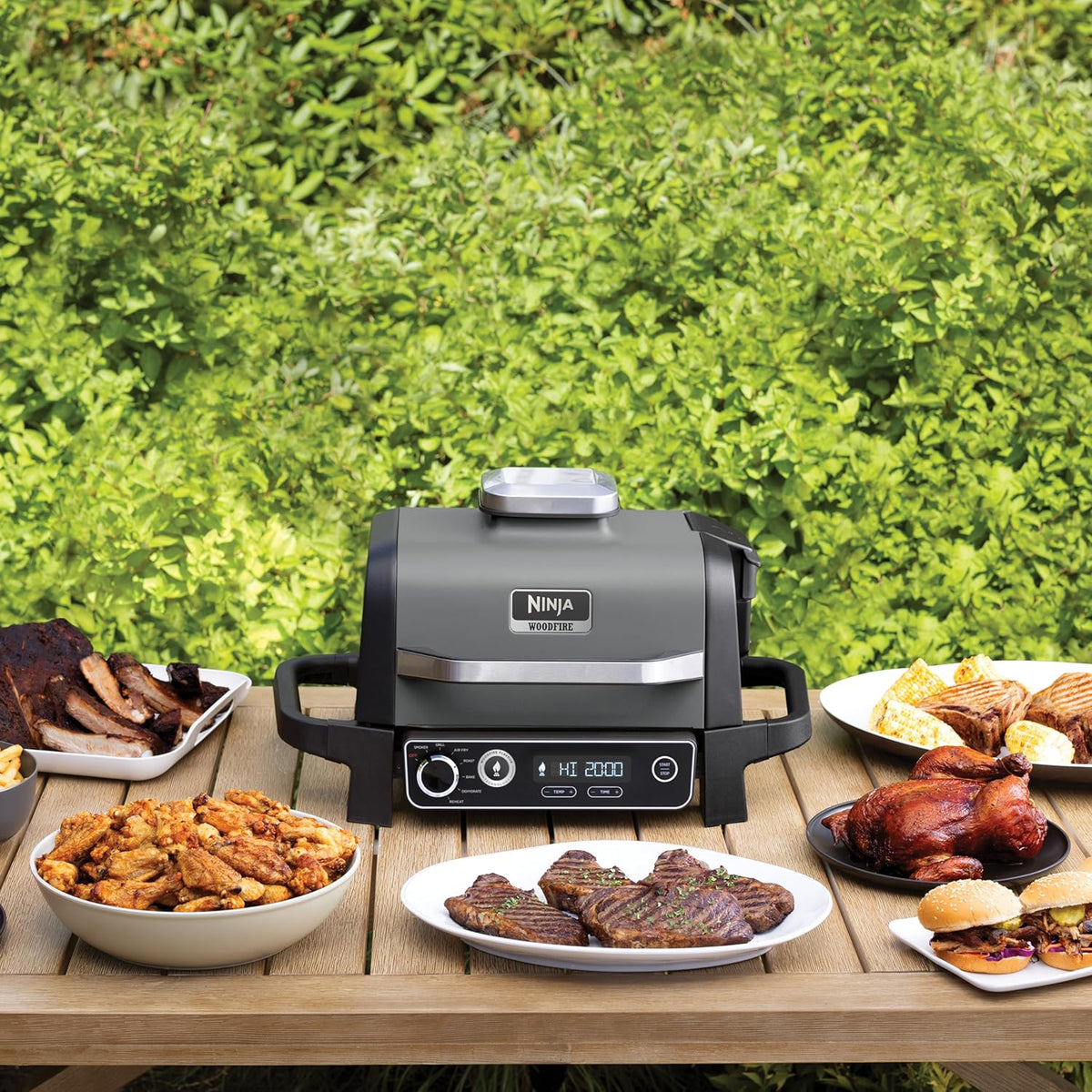 Ninja Woodfire Pro Connect XL Grill elektryczny, wędzarnia i frytkownica 7 w 1, sterowany za pomocą aplikacji, termometr cyfrowy z sondą, opalany pelletem drzewnym, wodoodporny, czarny, OG901EU