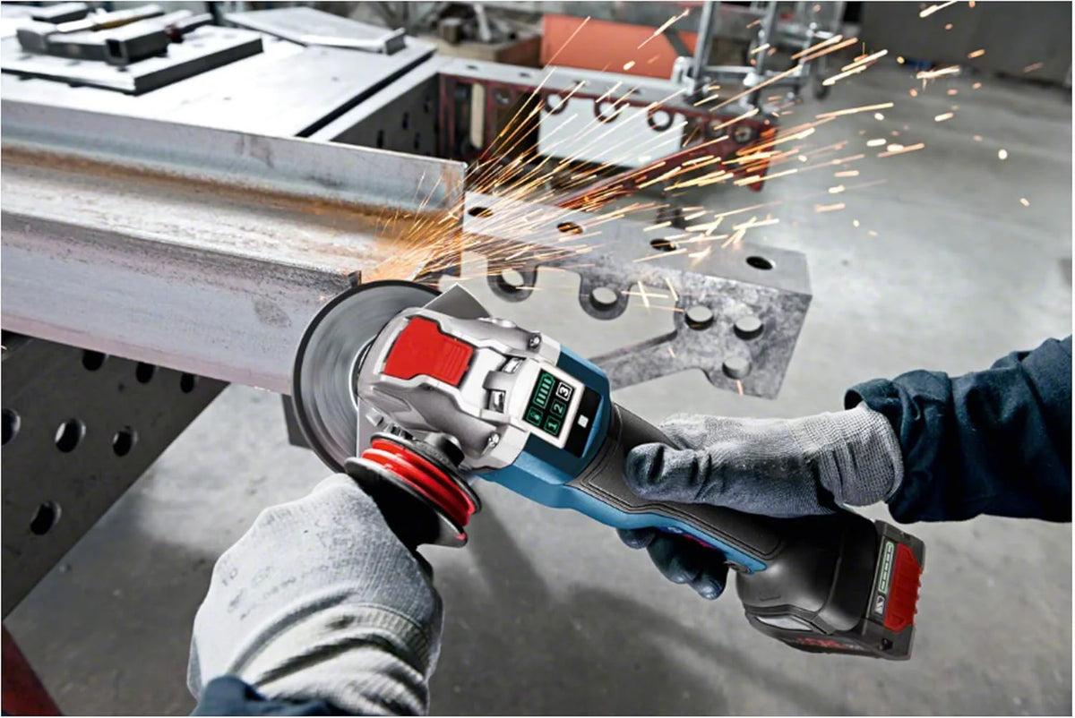 Bosch Professional system 18V: akumulatorowa szlifierka kątowa GWX 18V-10 SC (system X-LOCK, prędkość obrotowa bez obciążenia: 4 500 – 9 000 min–1, Ø tarczy: 125 mm, walizka L-BOXX)
