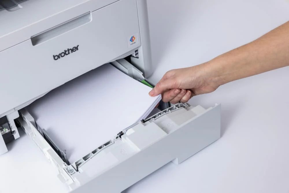 Brother MFC-L8340CDW profesjonalne i kompaktowe urządzenie wielofunkcyjne 4 w 1 (drukarka, skaner, kopiarka, faks, 30 stron/min.) białe/szare