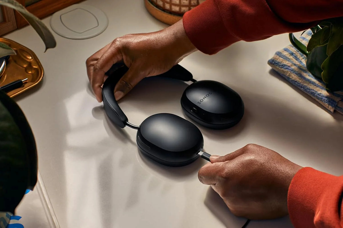 Sonos Ace – Bezprzewodowe słuchawki Bluetooth z redukcją szumów – Do 30 godzin pracy na baterii – Dźwięk przestrzenny – Dynamiczne śledzenie głowy – Białe