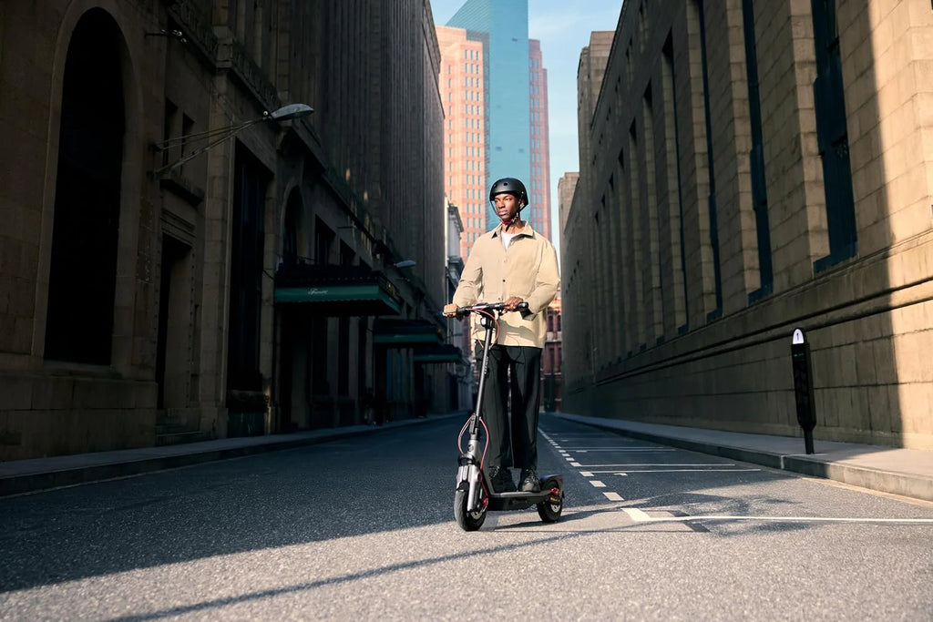 Segway-Ninebot, Hulajnoga elektryczna, model F3 Pro E dla dorosłych, maksymalna prędkość 25 km/h, zasięg do 70 km, hydrauliczne zawieszenie przednie i tylne z elastomeru