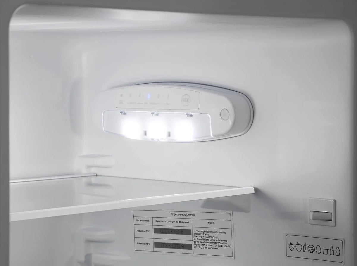 Respekta Chłodziarko-zamrażarka 157 l / **** zamrażarka/Fast Cool/LED / 144 cm/Klasa C/Stalowa czerń / KG144BS-52