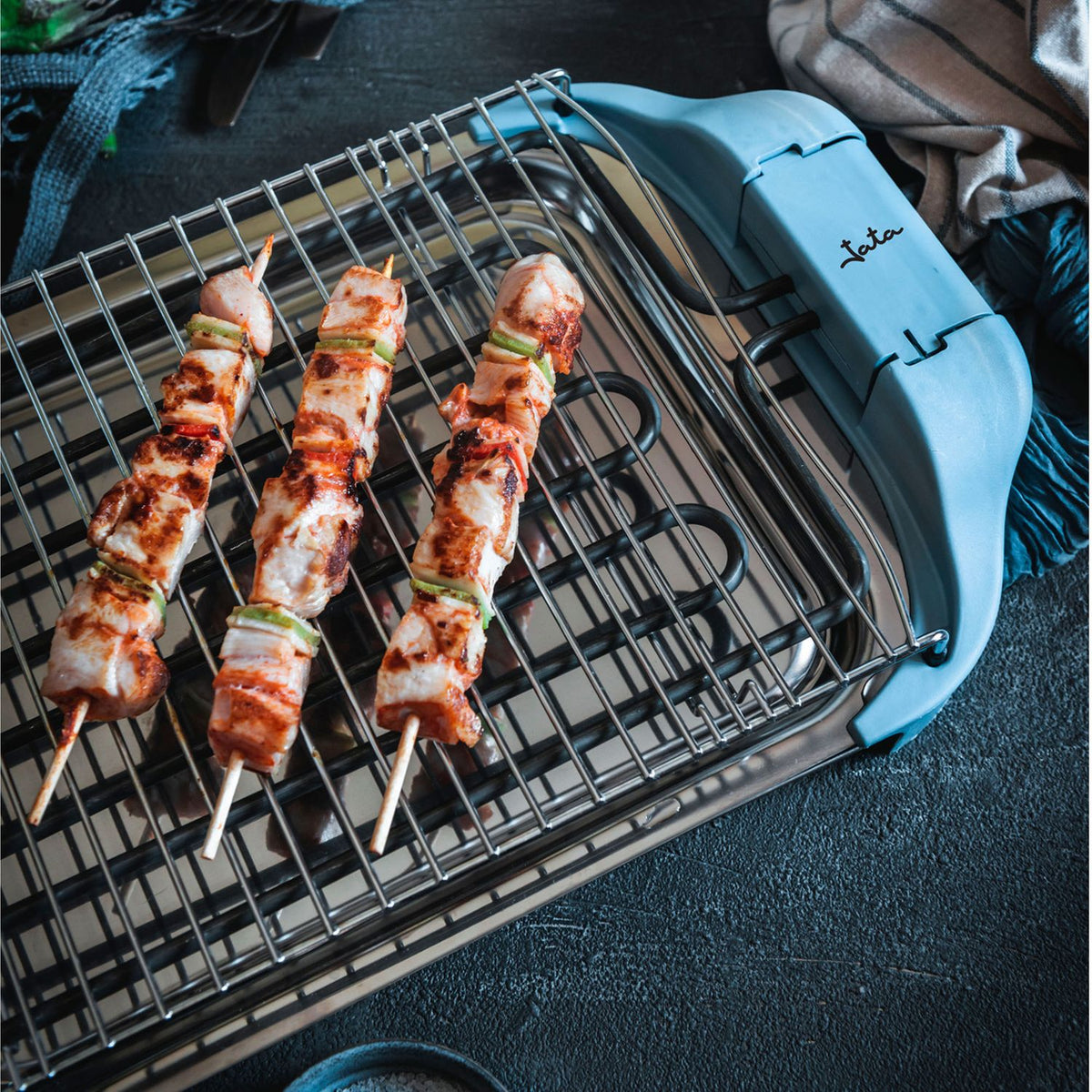 Grill elektryczny Jata BQ5101AM. Zdrowe gotowanie bez dymu i zapachów. Grill z 2 poziomami. Wyprodukowano w Hiszpanii.