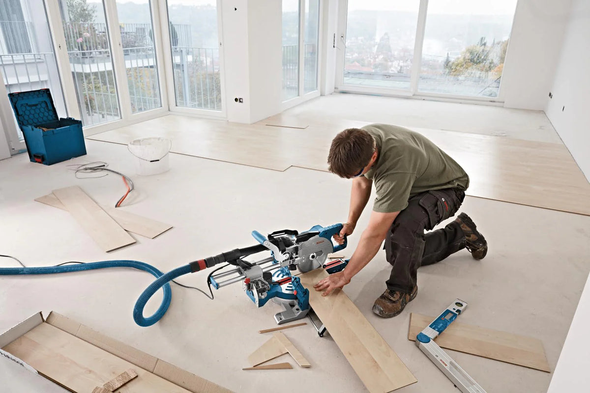 Bosch Professional: ukośnica do paneli GCM 8 SJL (1 600 W, średnica tarczy pilarskiej 216 mm, 1 tarcza pilarska, zacisk)