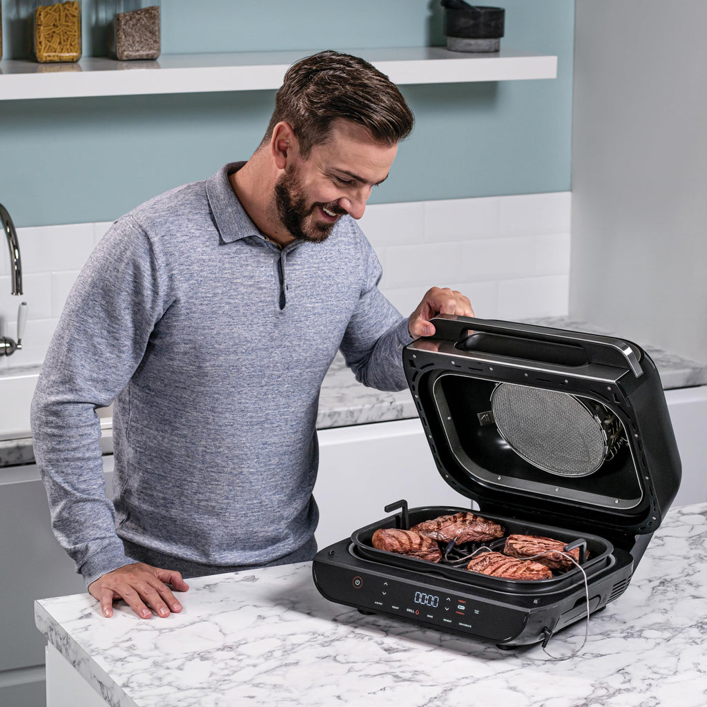 Ninja Foodi MAX PRO Grill, płaska płyta i frytkownica beztluszczowa z cyfrową sondą kuchenną i termometrem, 3,8 l, 7 funkcji gotowania w 1, części można myć w zmywarce, srebrno/czarny, AG651EU