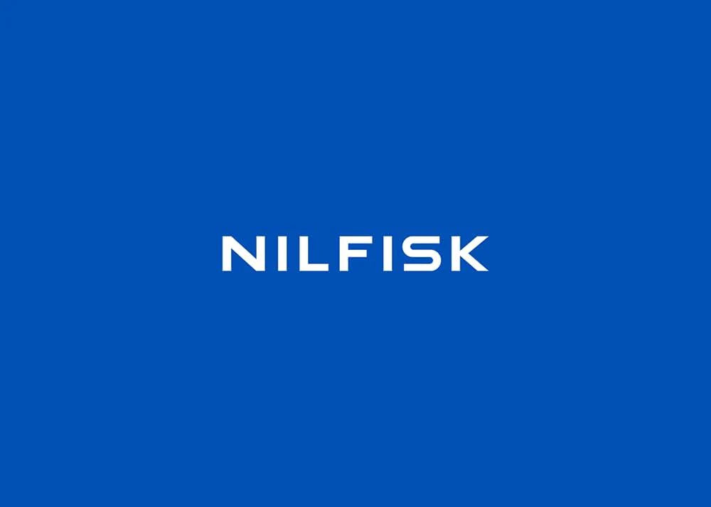 Nilfisk Myjka Ciśnieniowa E 145 bar + Czyścik do Tarasów + Szczotka Obrotowa + Wąż do Udrażniania Rur – Wydajna Myjka do Tarasów i Samochodów (2100 W)