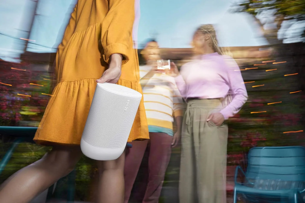 Sonos Move 2 | Bezprzewodowy głośnik przenośny z Wi-Fi, Bluetooth, Amazon Alexą, 24 godzinami pracy na akumulatorze, indukcyjną podstawą ładującą - Biały