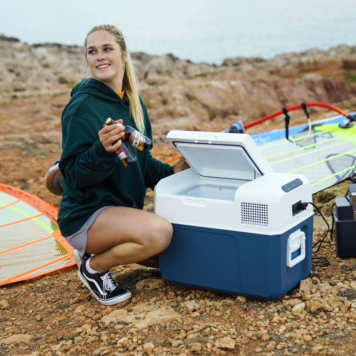 MOBICOOL MCF40 lodówka kompresorowa 38L – 12V, 24V i 230V – Przenośna lodówka do auta, kampera, kempingu, ciężarówki i outdoor – Niezawodne chłodzenie podczas podróży i wycieczek