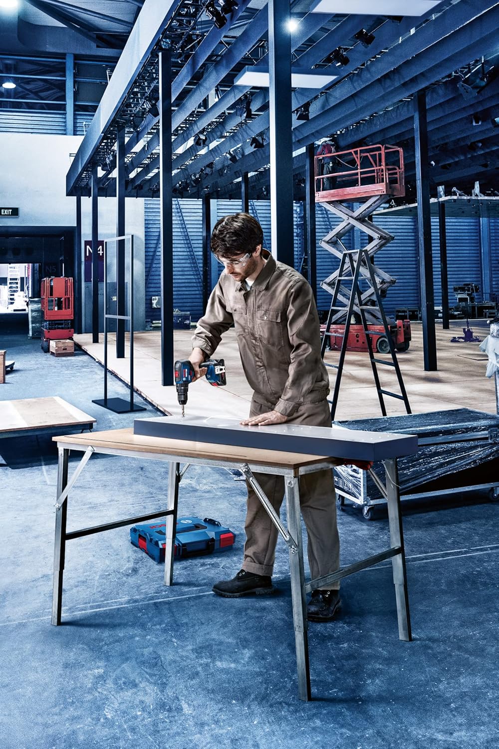Bosch Professional system 18V: akumulatorowa wiertarko-wkrętarka udarowa GSB 18V-50 (2 akumulatory GBA 18V 4.0Ah, szybka ładowarka GAL 18V-40, walizka L-Case i akcesoria) - Amazon Exclusive Set