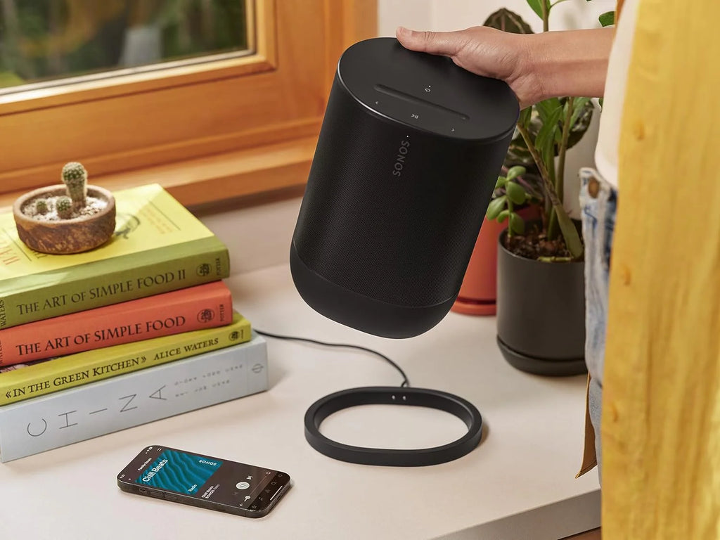 Sonos Move 2 | Bezprzewodowy głośnik przenośny z Wi-Fi, Bluetooth, Amazon Alexą, 24 godzinami pracy na akumulatorze, indukcyjną podstawą ładującą - Biały
