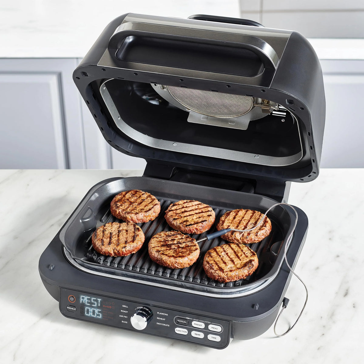 Ninja Foodi MAX PRO Grill, płaska płyta i frytkownica beztluszczowa z cyfrową sondą kuchenną i termometrem, 3,8 l, 7 funkcji gotowania w 1, części można myć w zmywarce, srebrno/czarny, AG651EU