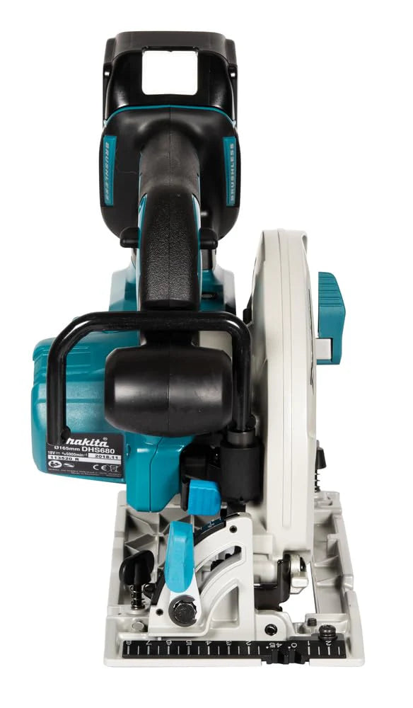 Makita DHS680RMJ ręczna piła tarczowa 57 mm, 18 V, 4,0 Ah, 2 baterie i ładowarka w walizce Makpac