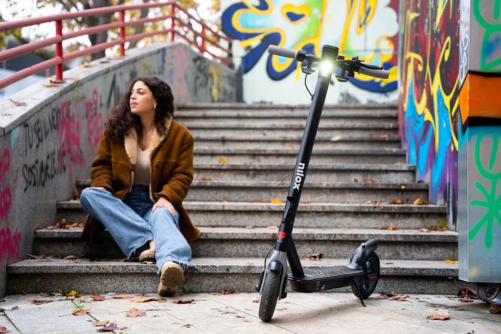 Nilox S1 E-Scooter silnik 350 W, hulajnoga elektryczna, tempomat, Smart Display, elektroniczny hamulec przedni i tylny hamulec tarczowy