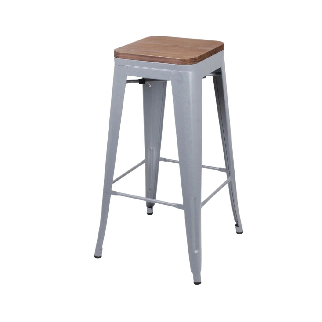 Taboret metalowy z drewnianym siedziskiem – nowoczesny design i trwała konstrukcja.