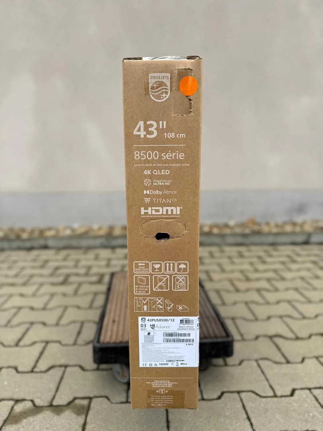 Philips Ambilight 43PUS8500 4K LED Smart TV - 43-calowy ekran z platformą Pixel Precise Ultra HD, Titan OS i dźwięk Dolby Atmos, kompatybilny z Alexa i Google Voice Assistant