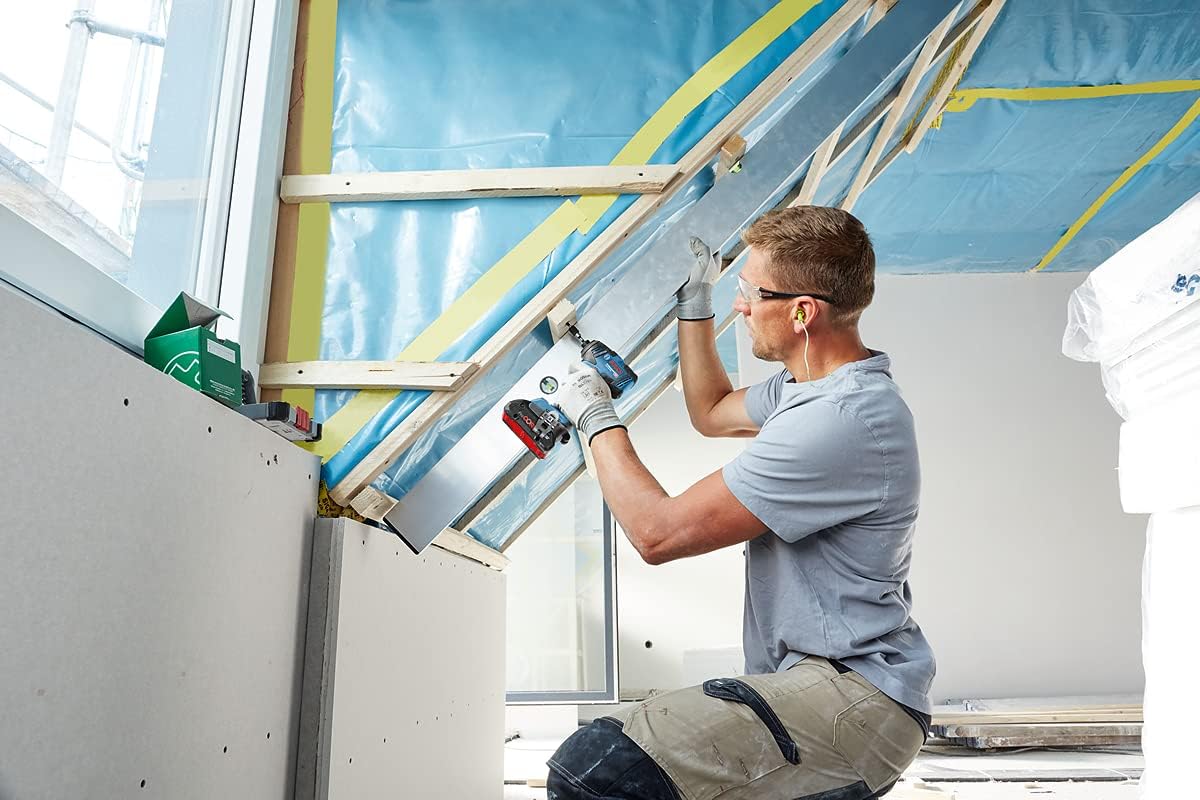 Bosch Professional system 18V: akumulatorowy klucz udarowy GDR 18V-200 (2 akumulatory GBA 18V 4.0Ah, szybka ładowarka GAL 18V-40, walizka L-Case)