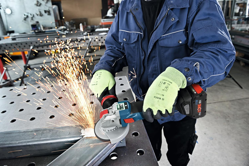 Bosch Professional system 18V: akumulatorowa szlifierka kątowa GWX 18V-10 SC (system X-LOCK, prędkość obrotowa bez obciążenia: 4 500 – 9 000 min–1, Ø tarczy: 125 mm, walizka L-BOXX)