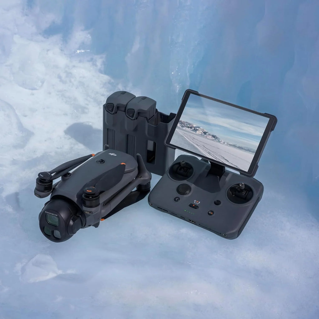 DJI Mavic 4 Pro 512 GB Creator Combo z DJI RC Pro 2, flagowy dron trójkamerowy z kamerą Hasselblad CMOS 100 MP 4/3, maksymalny czas lotu 51 minut, trzema bateriami, koncentratorem ładowania i nie