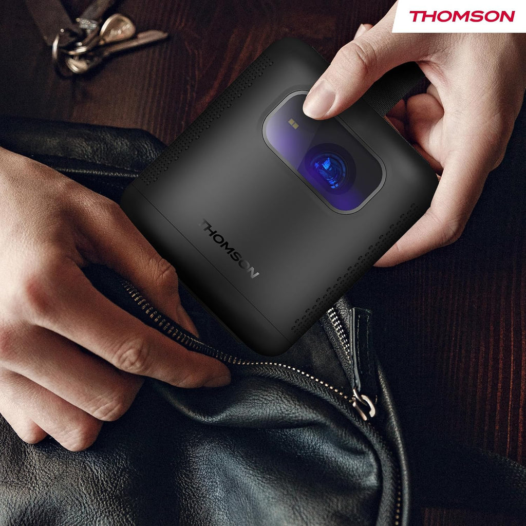 Thomson Sirius PG55B Inteligentny Projektor Laserowy RGB, Bardzo Krótki Rzut, Full HD 1080p, Google TV, 600 ANSI, Autofocus, HDR10+, Dolby Digital+, Bateria, WiFi, Bluetooth