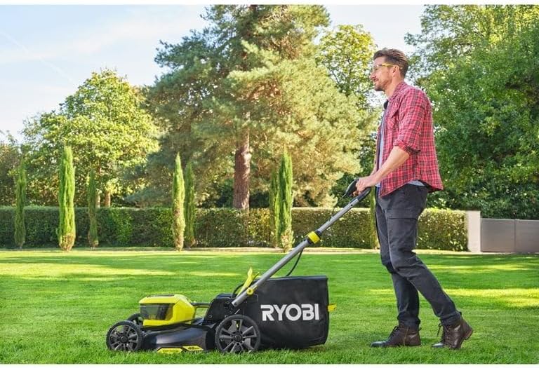 Ryobi kosiarka 18 V ONE+ bezszczotkowa kosiarka do trawy, 46 cm (2 18 V x 5,0 Ah)