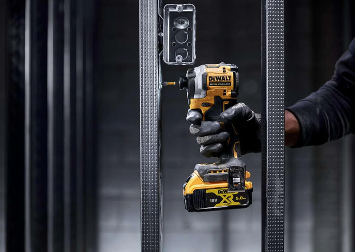 DeWalt Impacto compacto sin escobillas XR 18V 1/4 205Nm con 2 baterie Li-Ion 5Ah y maletín TSTAK, DCF850P2T-QW