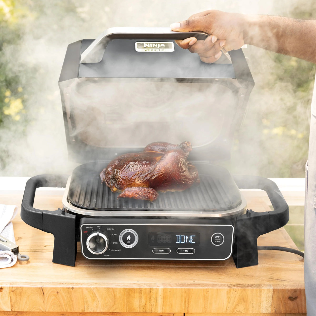 Ninja Woodfire Pro Connect XL Grill elektryczny, wędzarnia i frytkownica 7 w 1, sterowany za pomocą aplikacji, termometr cyfrowy z sondą, opalany pelletem drzewnym, wodoodporny, czarny, OG901EU