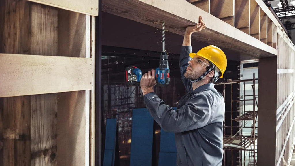Bosch Professional system 18V: akumulatorowa wiertarko-wkrętarka udarowa GSB 18V-50 (2 akumulatory GBA 18V 4.0Ah, szybka ładowarka GAL 18V-40, walizka L-Case i akcesoria) - Amazon Exclusive Set