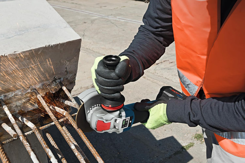 Bosch Professional system 18V: akumulatorowa szlifierka kątowa GWX 18V-10 SC (system X-LOCK, prędkość obrotowa bez obciążenia: 4 500 – 9 000 min–1, Ø tarczy: 125 mm, walizka L-BOXX)