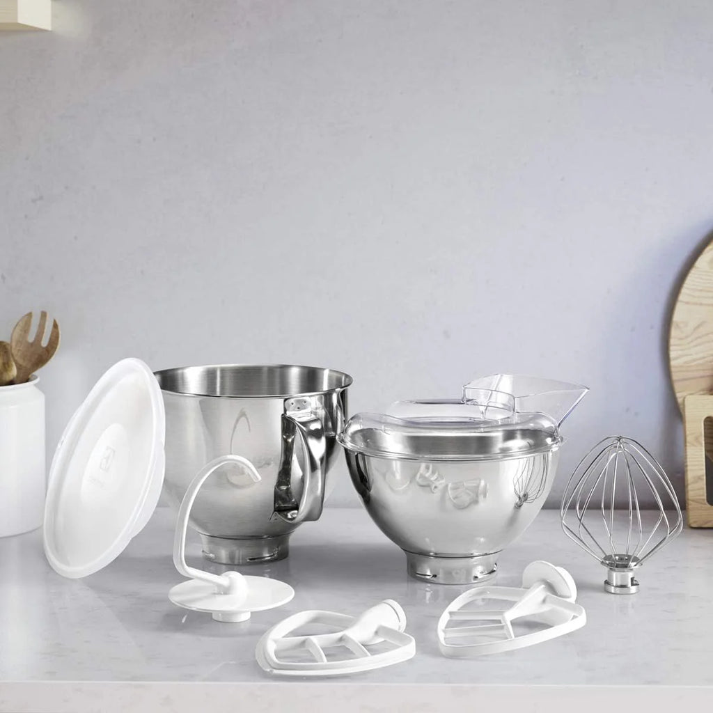 Electrolux Robot Kuchenny 1200 W, 10 prędkości + f. pulsacyjna, Oświetlenie LED misy, 2 misy o pojemności 4,8l i 2,9l, W Zestawie: Hak, Trzepaczka, Ubijaczka, Silikonowa Łyżka, Pokrywa, EKM5570,Beżowy
