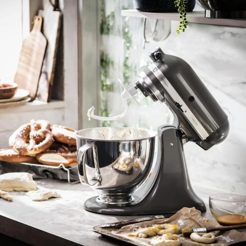 KitchenAid Robot kuchenny I Artisan I wielofunkcyjny robot kuchenny z odchylaną głowicą, z 4 akcesoriami, 4,8 l (pistacjowy)