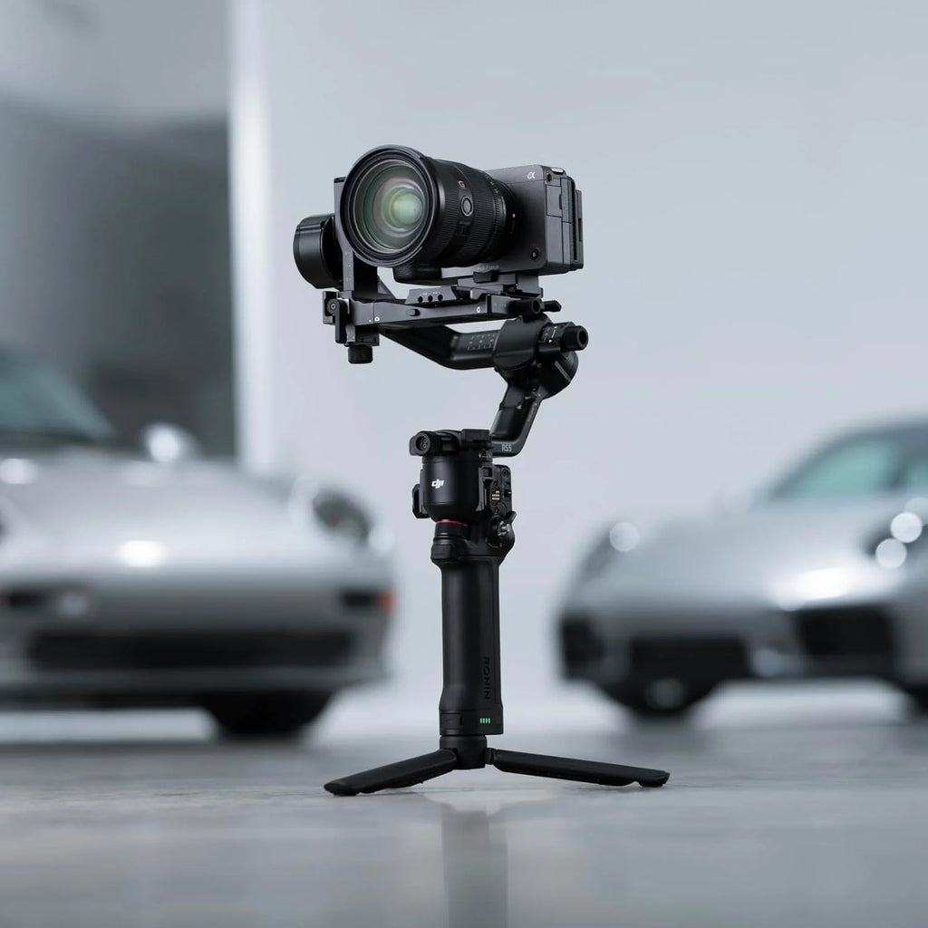 DJI RS 5, stabilizator gimbala do kamer Canon, Sony, Panasonic, Nikon, Fujifilm, przyciski precyzyjnego strojenia, automatyczne blokady osi 2. generacji, statyw do szybkiego otwierania, wyświetlacz