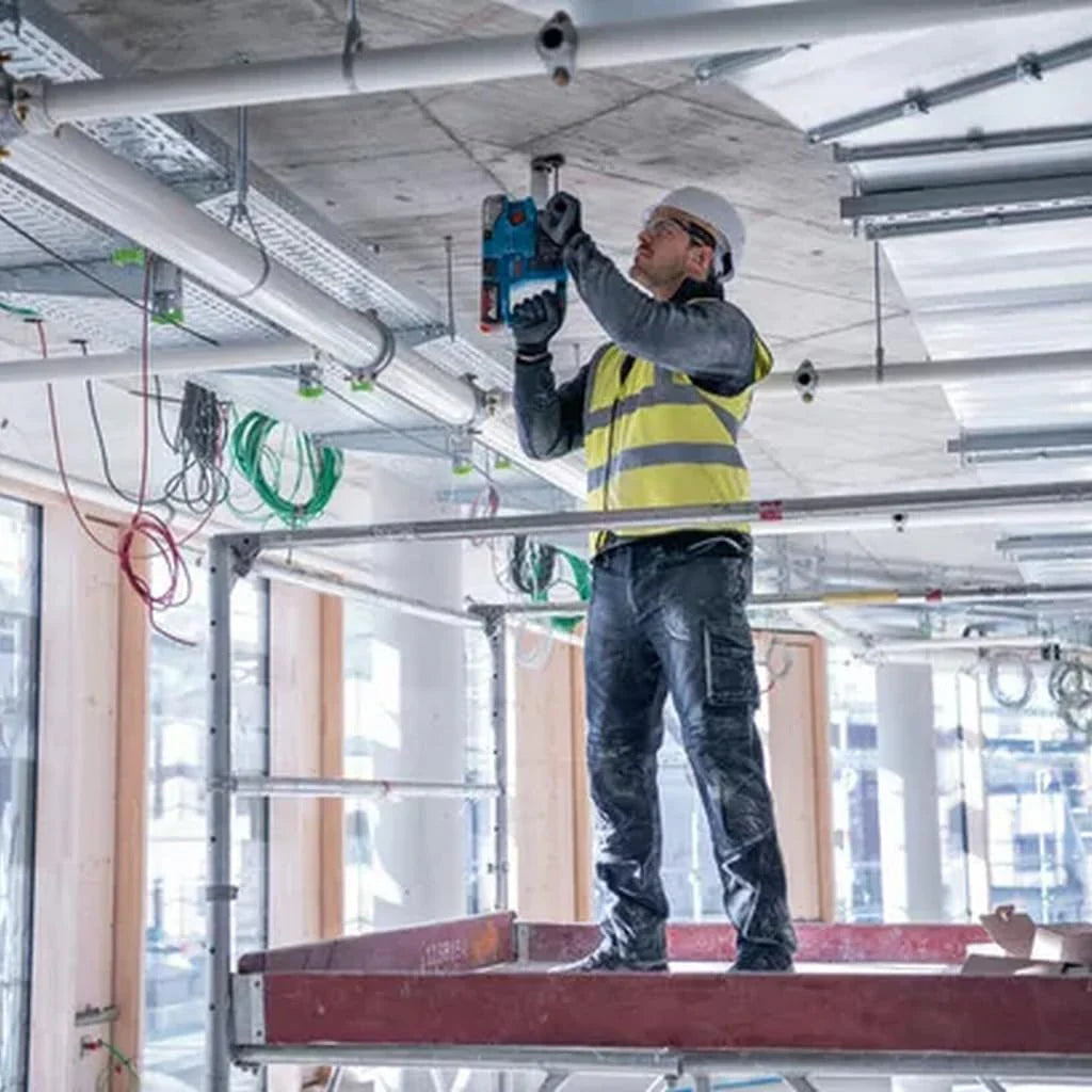 Bosch Professional system 18V: akumulatorowy młot udarowo-obrotowy GBH 18V-22 (SDS plus, idealny do wiercenia otworów o średn. 6–10 mm, GDE 18V-12, walizka L-BOXX)