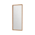 Nowoczesne lustro wiszące z drewnianą ramą - minimalistyczny design